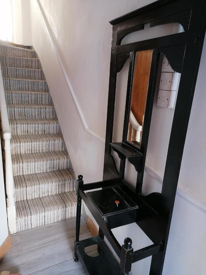 Ferguson'S Traditional Townhouse Dunkineely Esterno foto