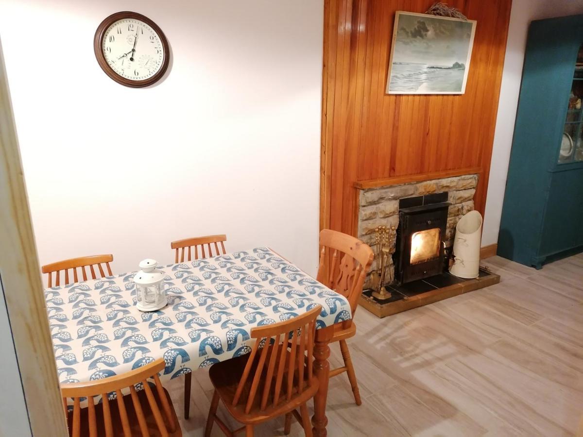 Ferguson'S Traditional Townhouse Dunkineely Esterno foto