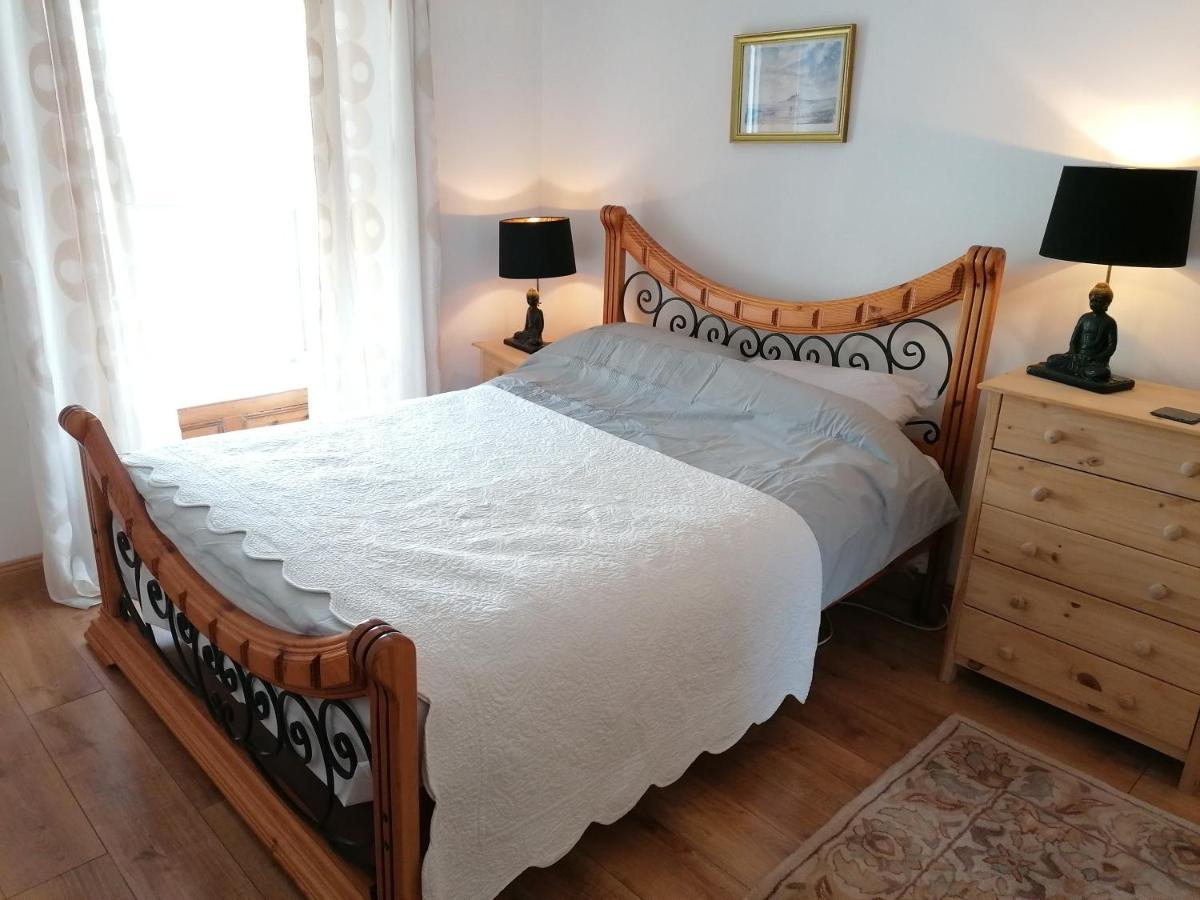 Ferguson'S Traditional Townhouse Dunkineely Esterno foto