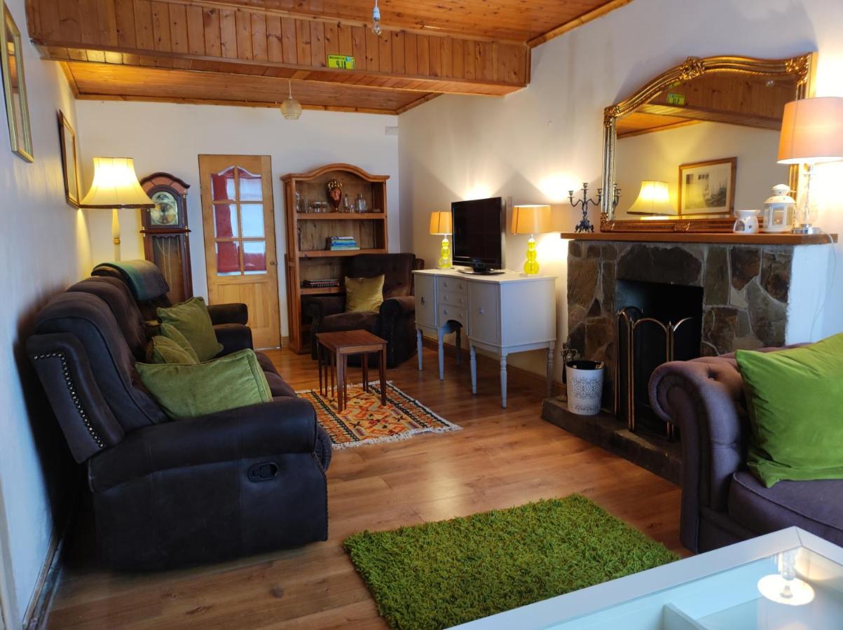 Ferguson'S Traditional Townhouse Dunkineely Esterno foto